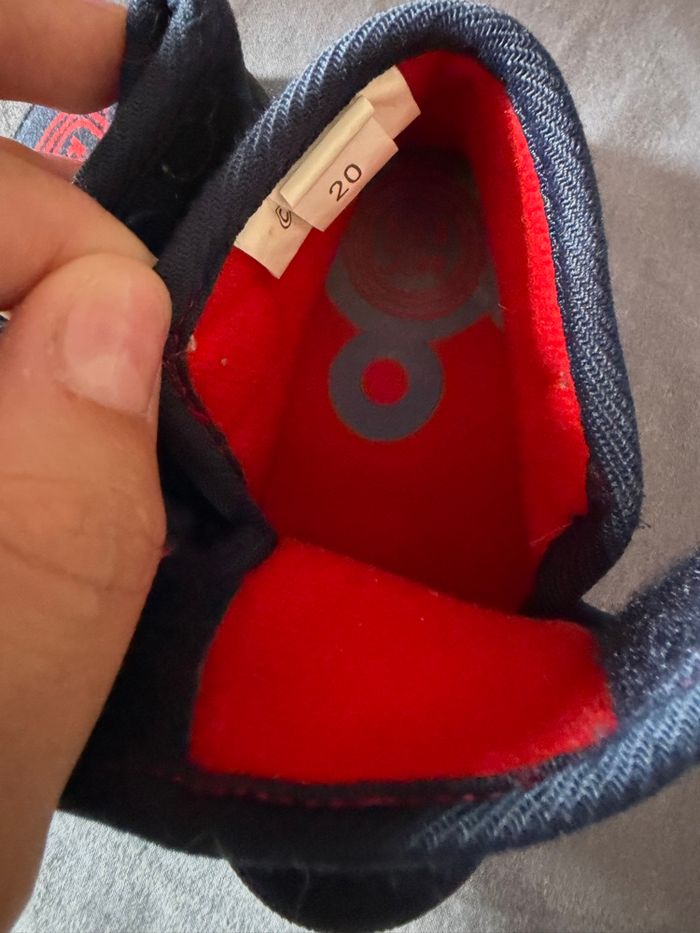 Chausson de bébé Mickey mousse taille 20 comme neuf - photo numéro 3