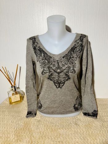 Pull DDP gris avec motifs papillons et dentelle Taille XS #PullFemme #DDP