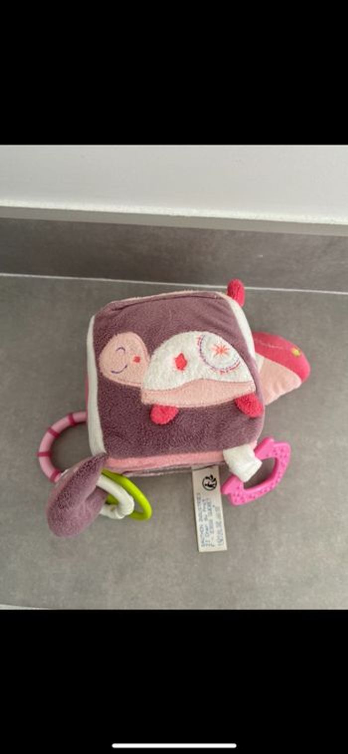 Cube d'éveil sensoriel fille Sauthon
