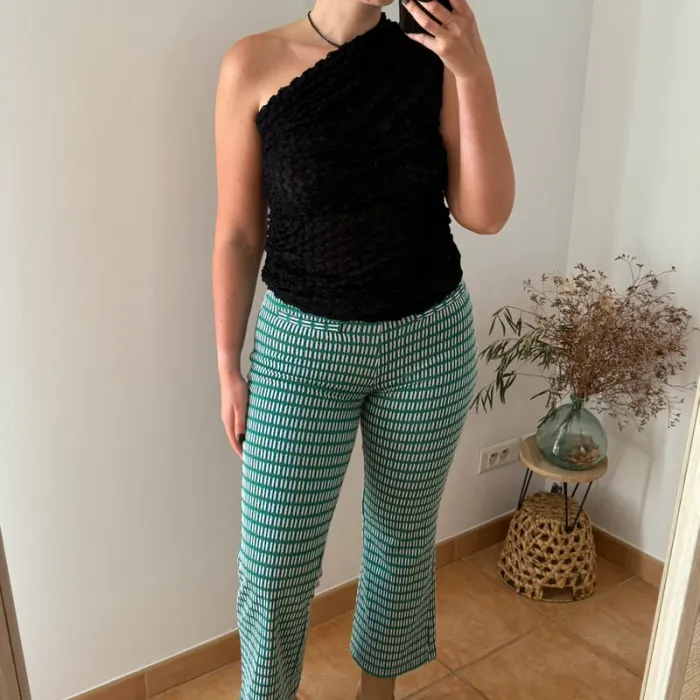 Top asymétrique noir  Zara - photo numéro 2