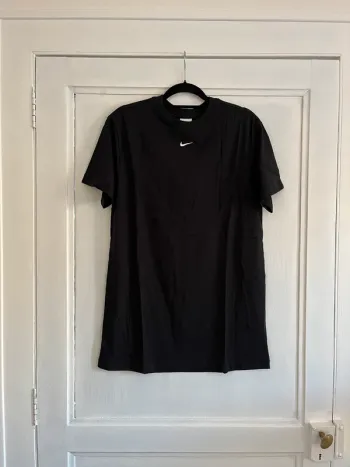 Robe sportwear essential Nike