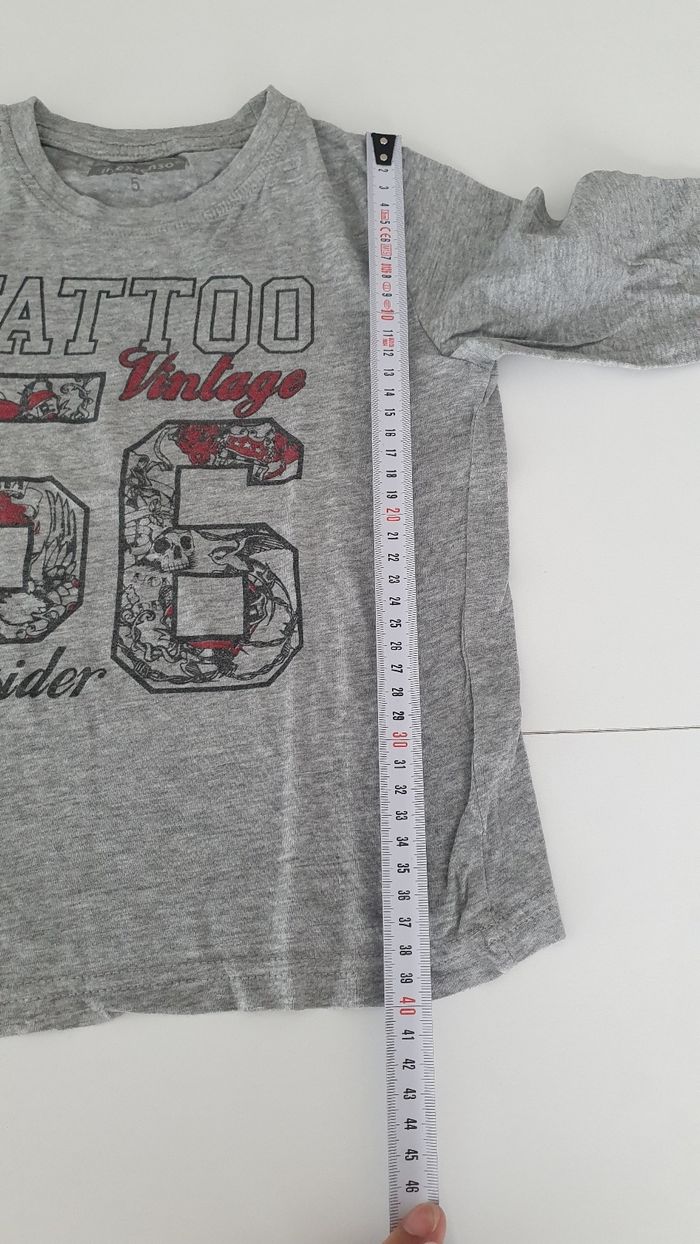 T shirt gris en 5 ans - photo numéro 4