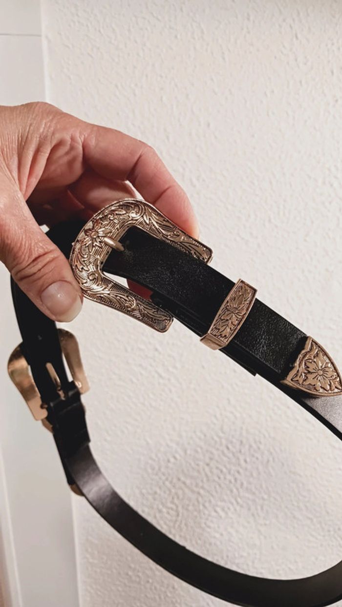 Ceinture noire et dorée