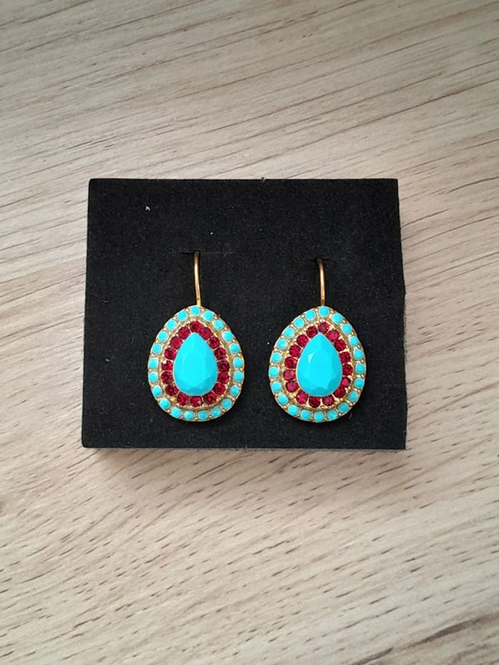Boucles d'oreilles turquoise, strass rouges  style vintage,dorées