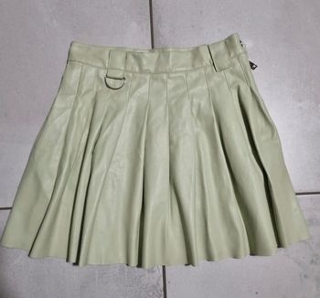 Jupe plissée simili cuir vert pistache