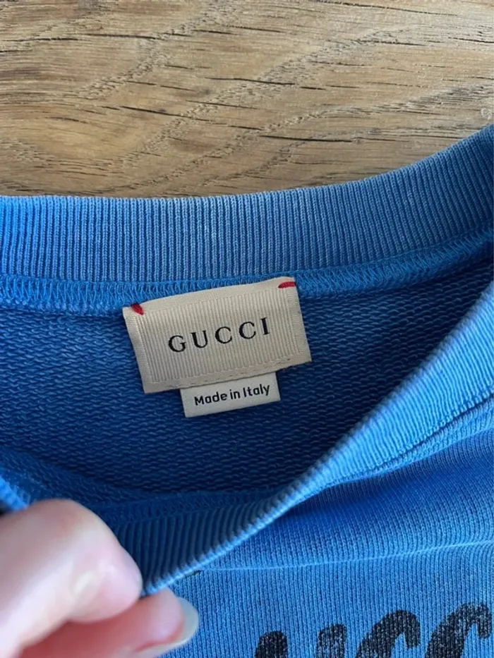 Pull bleu avec cerises Gucci - photo numéro 2