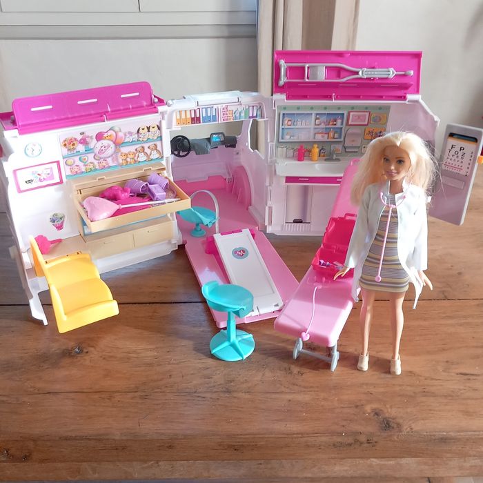 Ambulance barbie - photo numéro 8