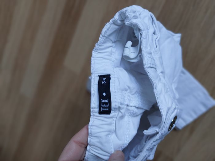 Lot 4ans fille bon état - 5 pièces : 1 robe / 3 jupes / 1 pantalon - photo numéro 3