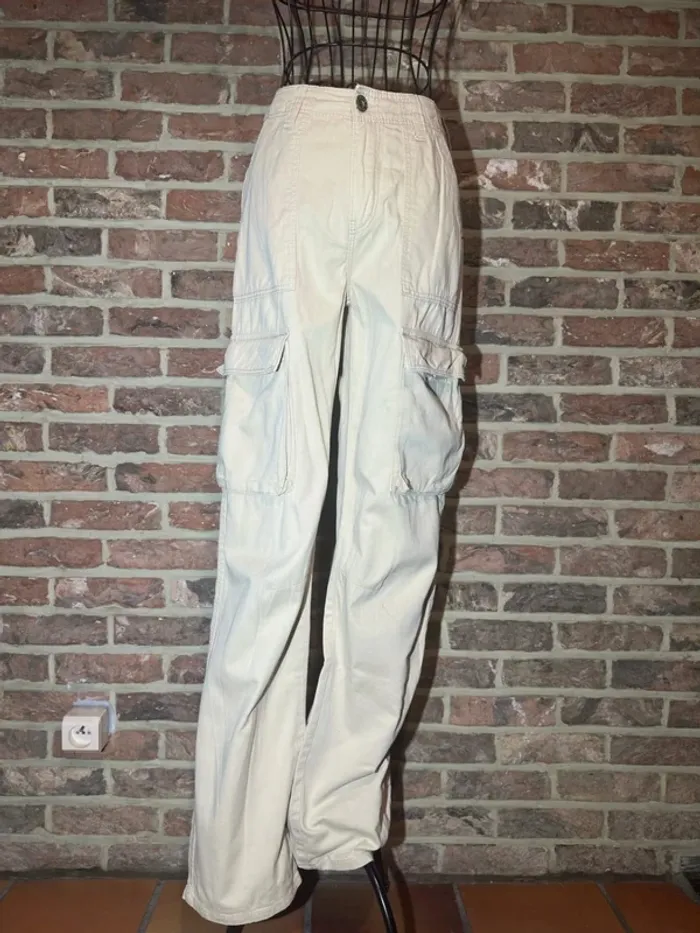 Jeans beige cargo Bershka Taille 32/XXS - photo numéro 2