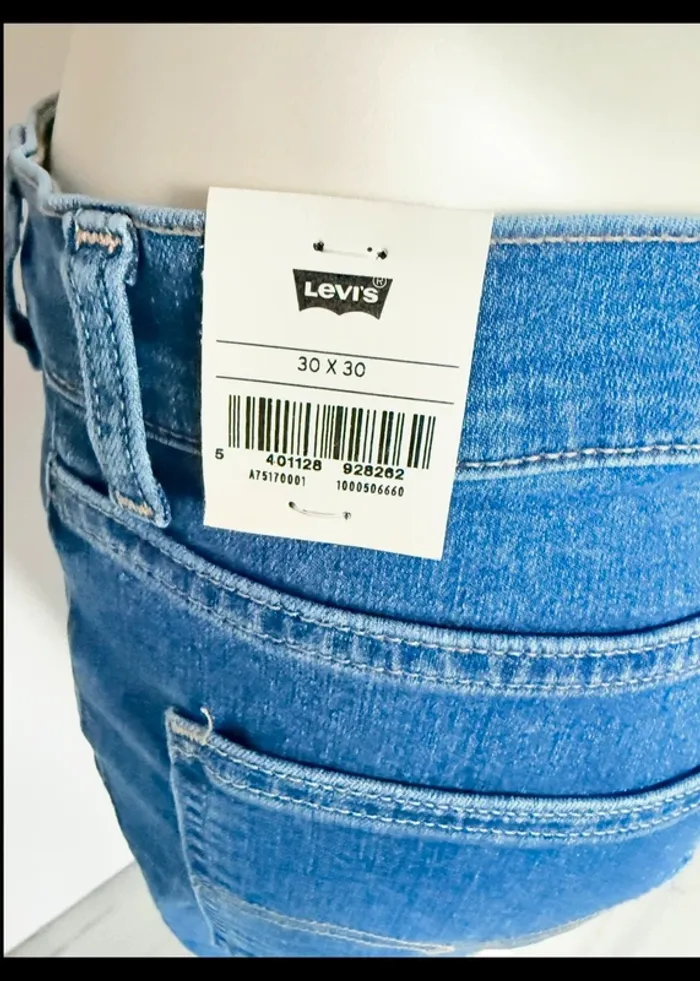 Jean Levi’s 724 Slim Straight – Taille 30/30 – Bleu classique – Neuf avec étiquette - photo numéro 11