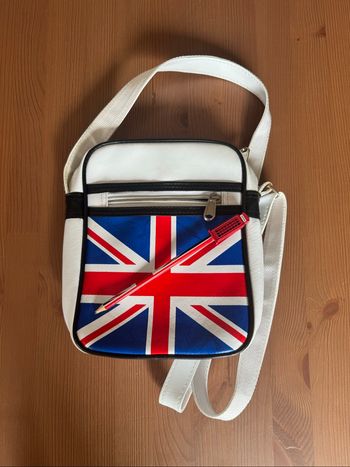 Sacoche blanche Angleterre avec son crayon