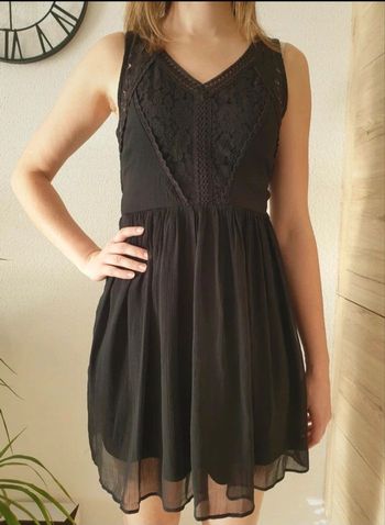 Robe courte noire volantée vero moda