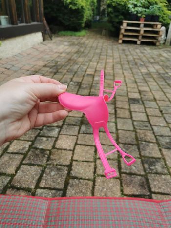 Selle rose pour cheval  accessoire poupée