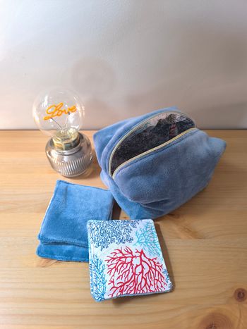 Coffret trousse de toilette et lingettes
