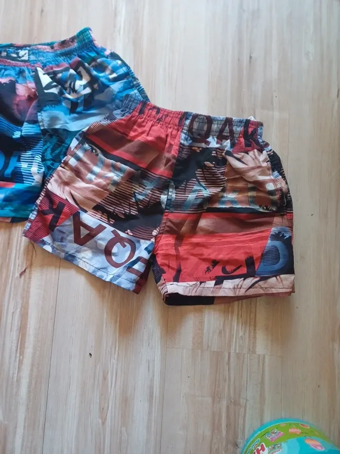 Lot 2 shorts de plage à motifs 8 ans - photo numéro 2