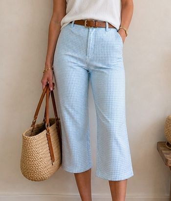 Pantacourt vichy bleu et blanc en camaïeu, idéal pour un look estival frais et tendance 