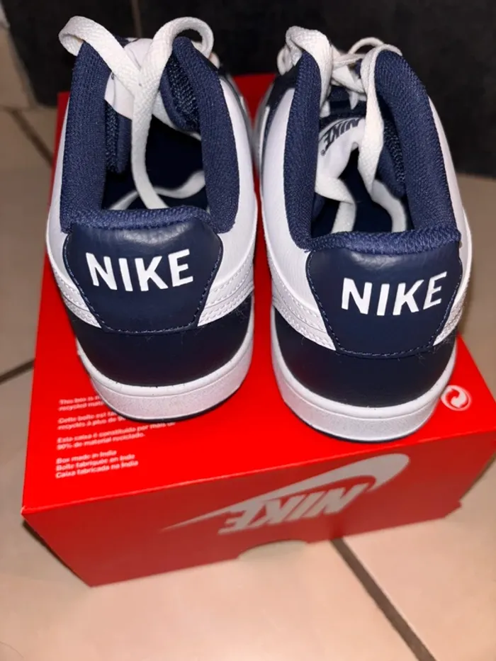 Baskets Nike P.42,5 Neuves - photo numéro 5