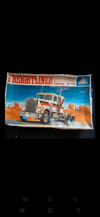 Italeri 779 Freightliner Daimler Benz