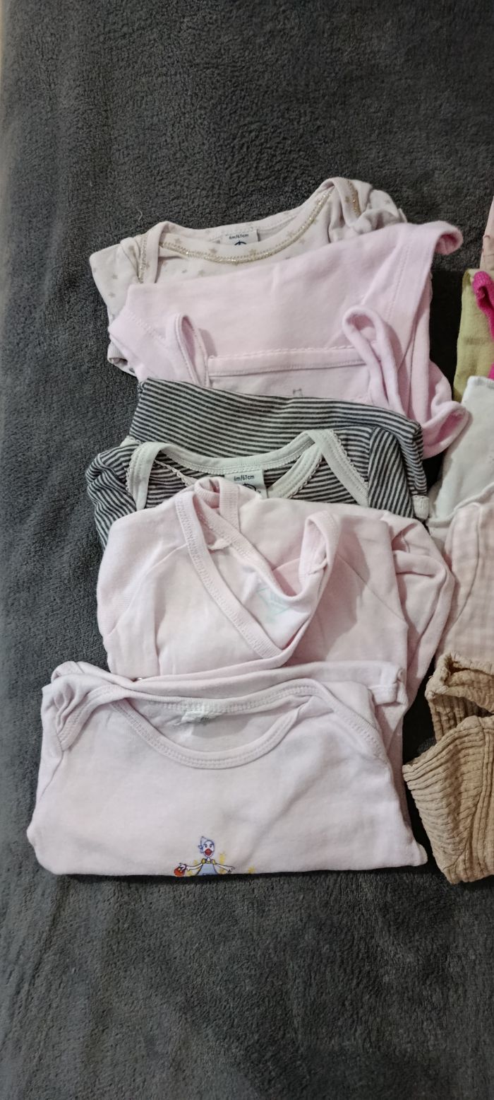 Lot 10 bodies bebe fille 6mois - photo numéro 2