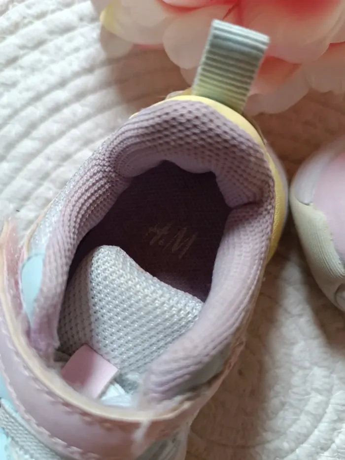 Basket bébé h&m taille 18/19 - photo numéro 4