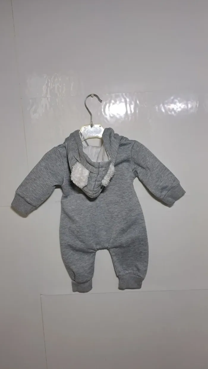 💚Combinaison bébé grise avec capuche – motif nuage – T. 1 mois - photo numéro 5