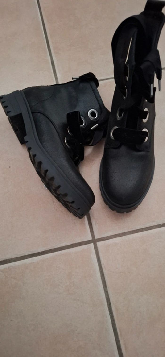 Bottines un peu satinées