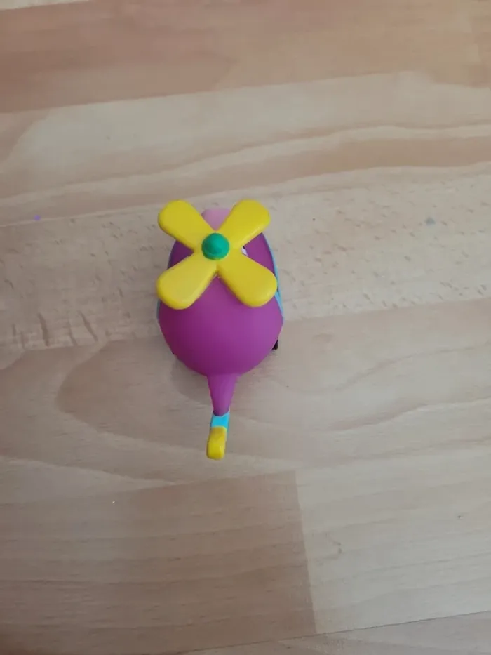 Petite figurine peppa pig avec roulettes - photo numéro 3