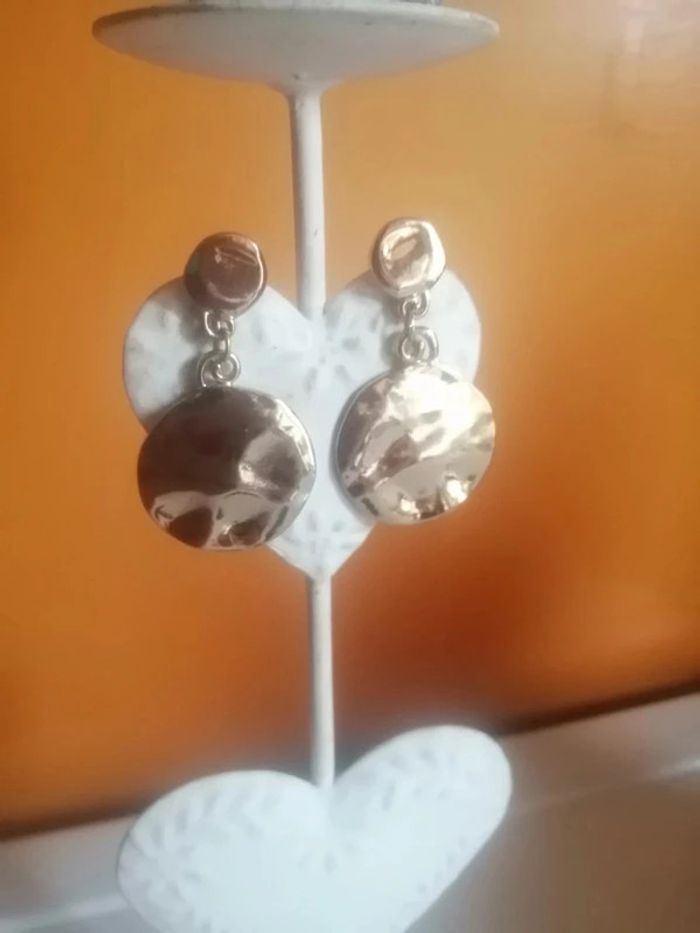 🌸Boucles d'oreilles dorées martelées " Lou Yetu " 🌸 - photo numéro 2