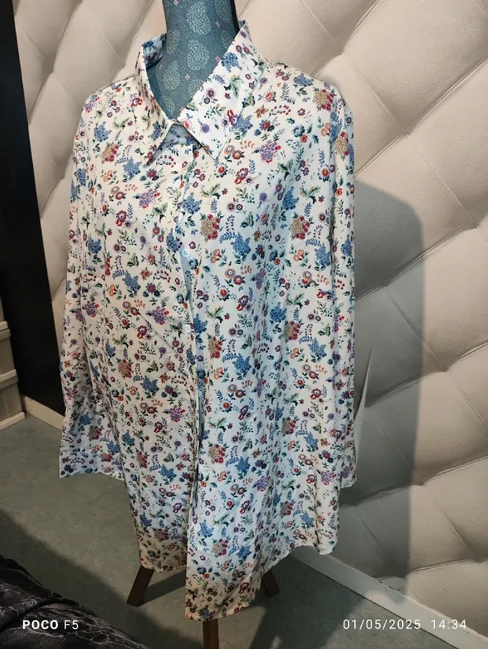 Chemise taille 5XL/ 56 manches longues Fleurie  bouton - photo numéro 3