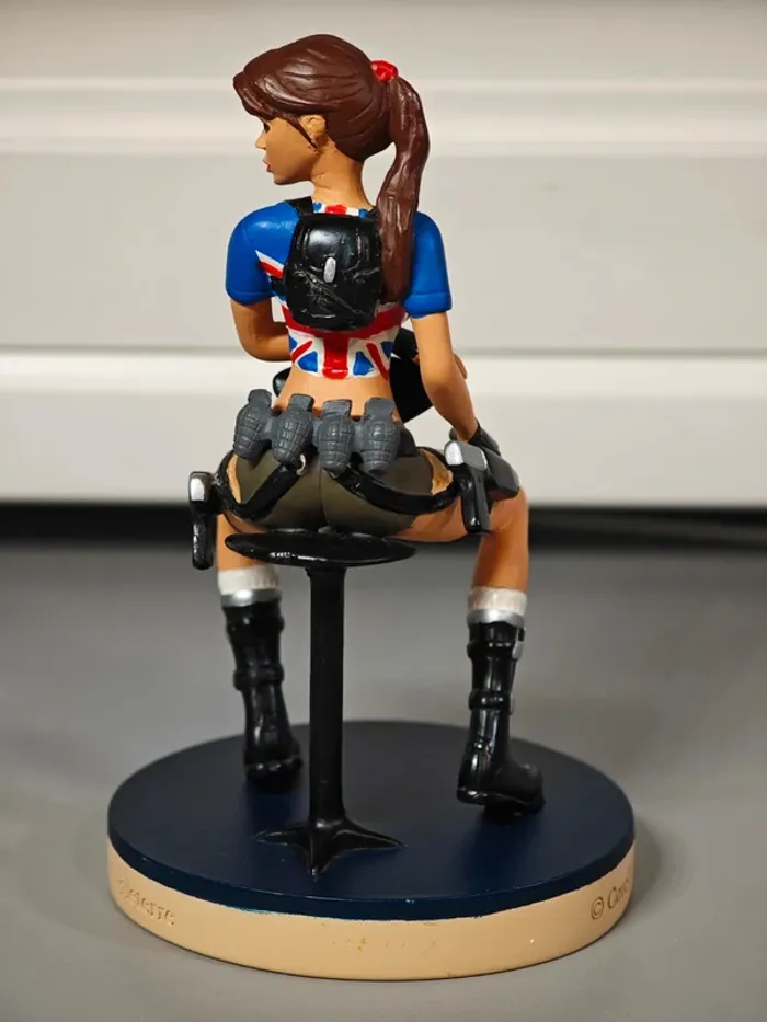 Figurine Tomb Raider Legend : Lara Croft Angleterre 12cm Core Design - photo numéro 4