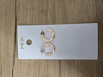 Boucle d oreille MOA femme