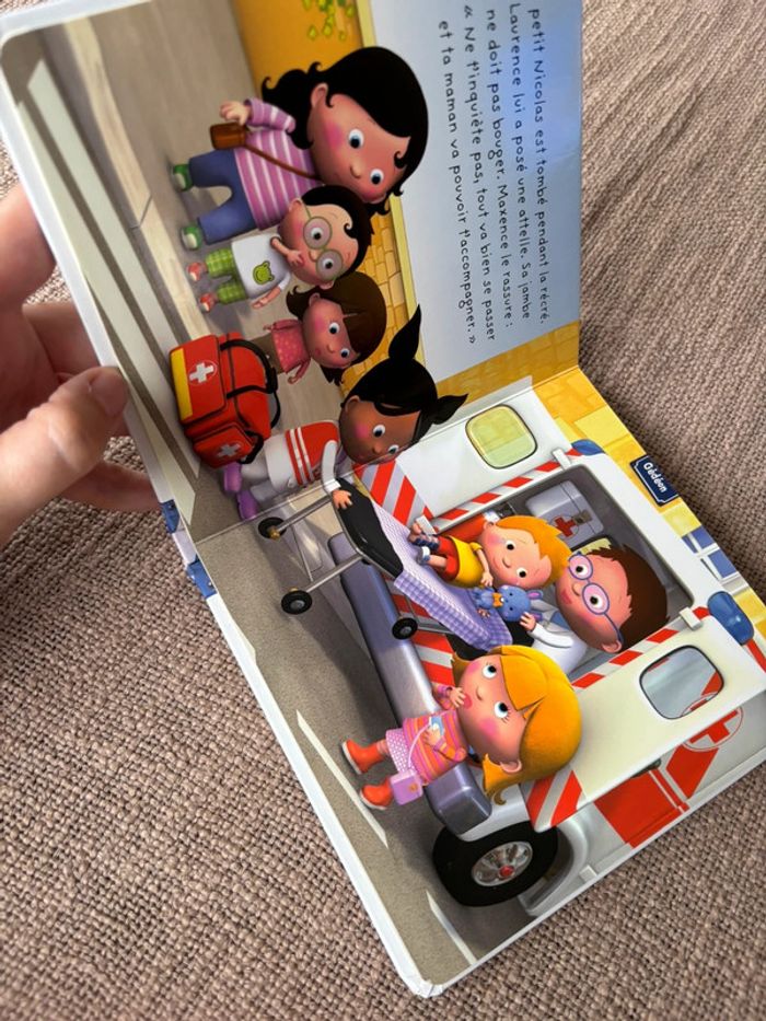 Livre p’tit garçon l’ambulance de Maxence - photo numéro 2