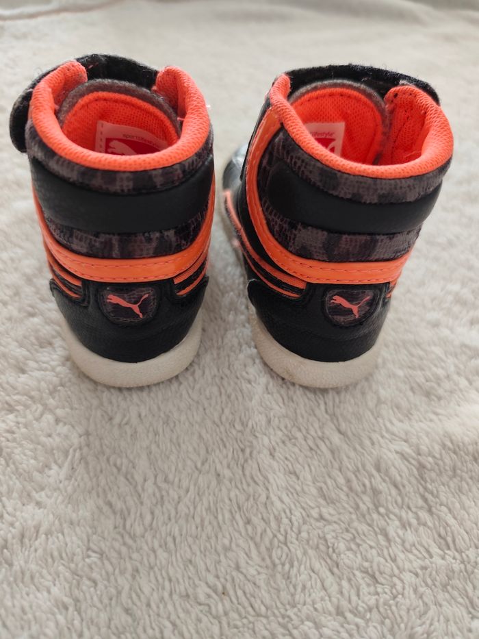 Baskets bébé Puma noir et orange – taille 20 - photo numéro 3