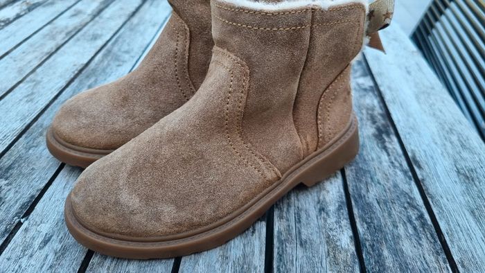 Bottines UGG 27,5  cuir Nubuck marron   très très bon état original - photo numéro 3