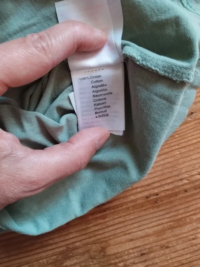 T-shirt manches courtes vert imprimé – Taille 8 ans – TBE - photo numéro 5