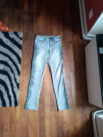 Jean a motif femme