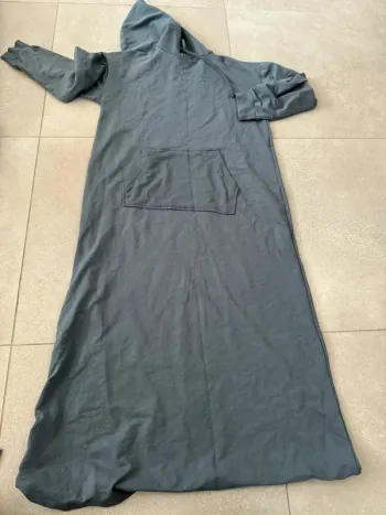 Longue robe avec capuche bleu Refka, taille L, très bon état