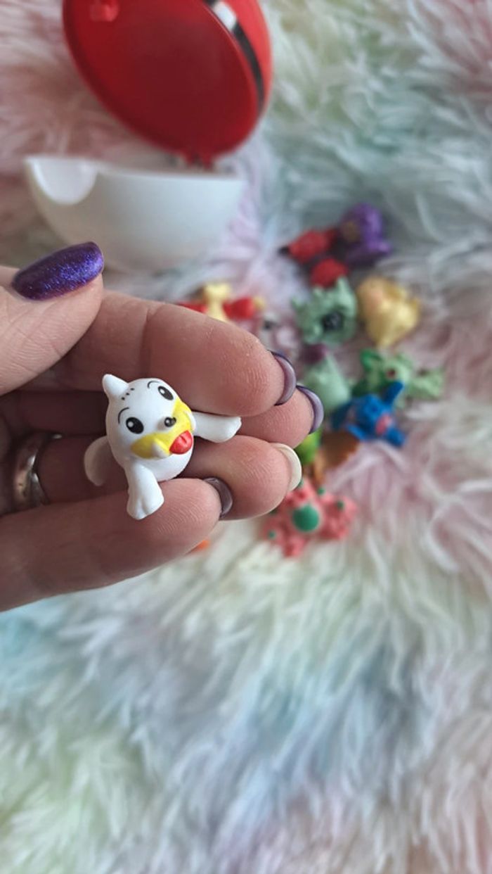 Figurines pokemon et pokeball - photo numéro 4
