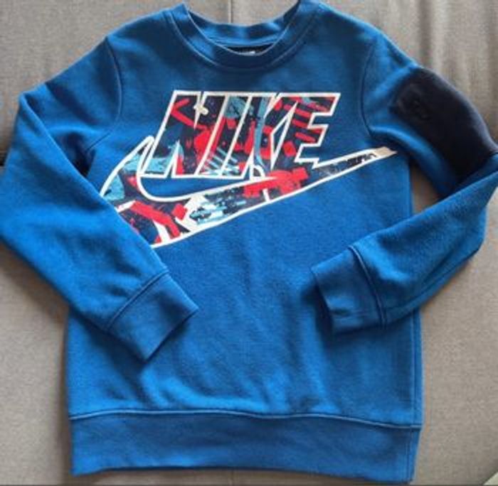 Joli Sweat NIKE 5/6 ans garçon