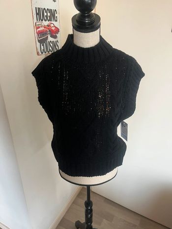Très beau pull sans manche taille unique made in italy neuf