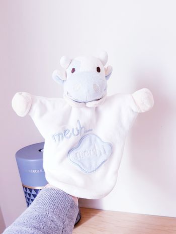 🐮 Doudou marionnette "Vache" - Éveil et tendresse 🐮