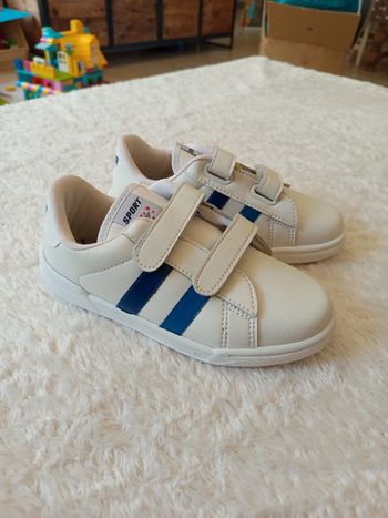 Baskets à scratchs blanches bandes bleu marine Fer-Gar en 32 EU /31 FR Neuves