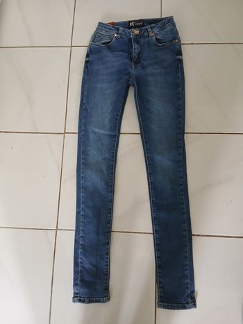 Pantalon jean caporal fille taille 14 ans tres bonne etat