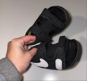 Sandales Nike taille 21 