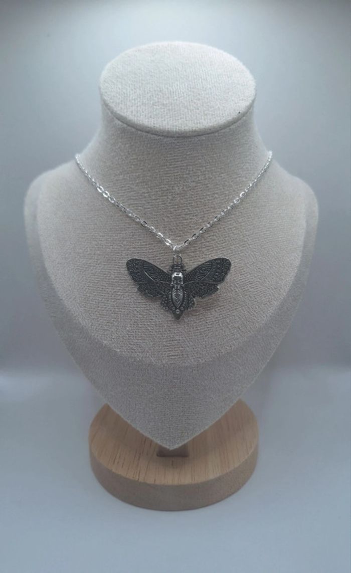 Collier papillon de nuit