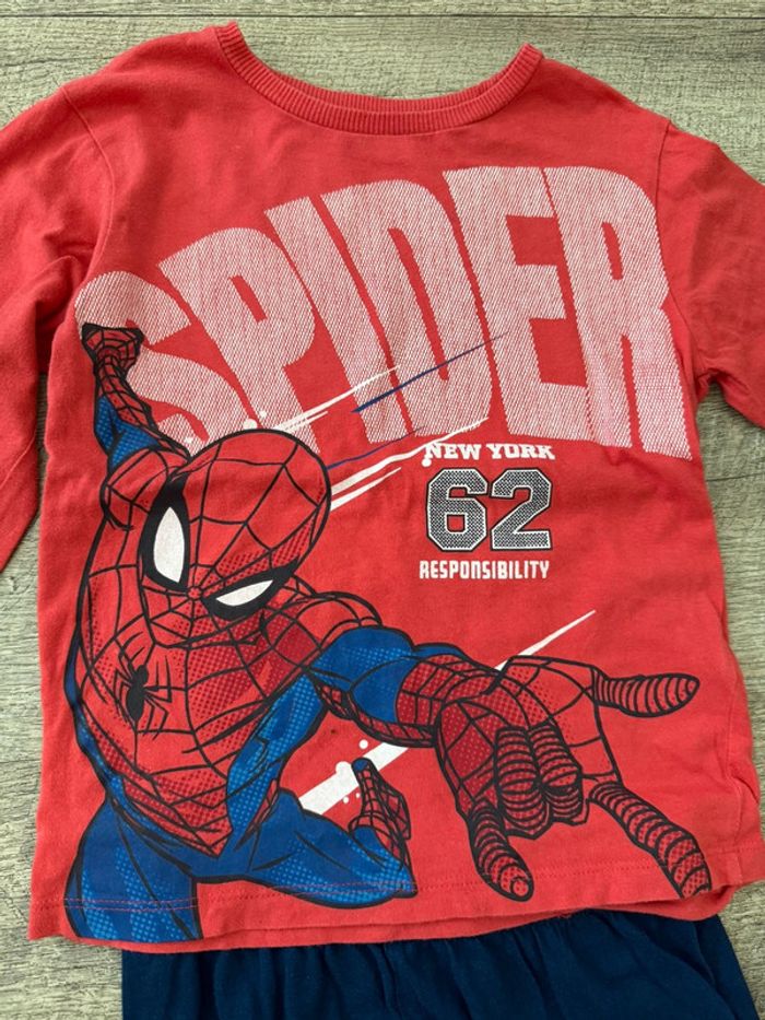 Pyjama Spider Man taille 5-6 ans - photo numéro 2