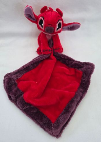 Doudou Stitch Leroy rouge avec mouchoir - Disney