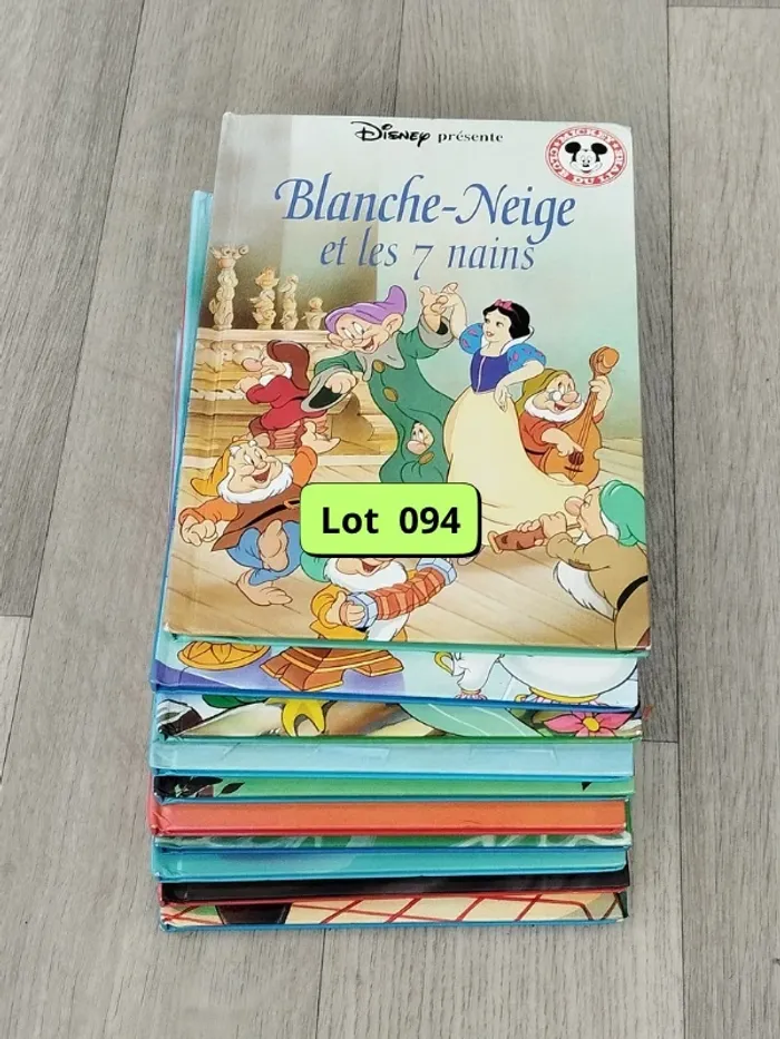 Lot de 10 tomes Disney club du livre années 1999 à 2004 L094