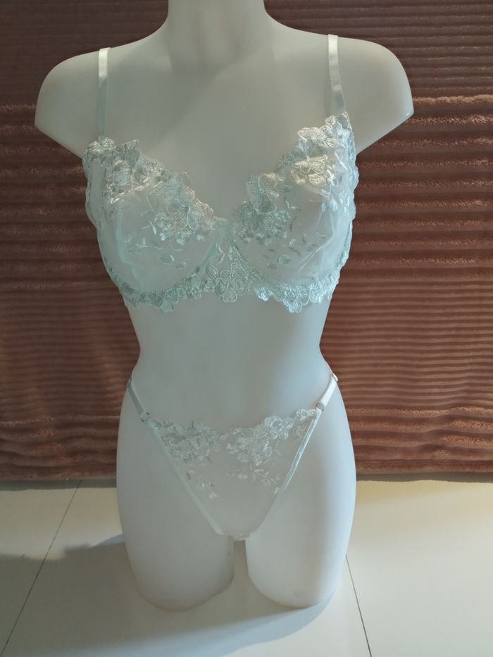 Ensemble sous vêtements blanc