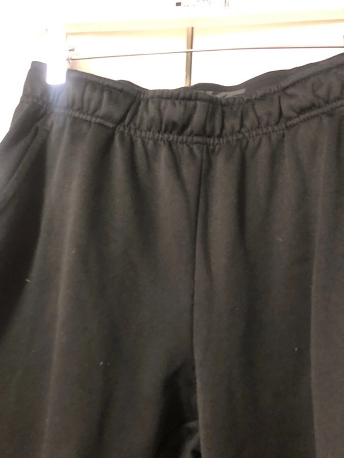 Jogging nike . Taille 13/15 ans - photo numéro 4